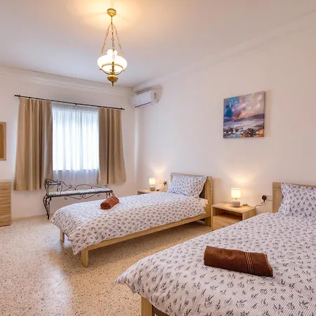 Charming 3br With Views & Wifi In Swieqi By 360 Estates Lägenhet